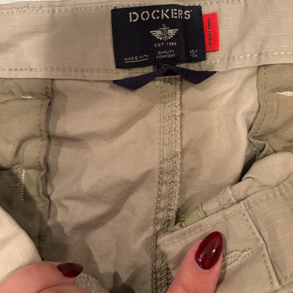 Dockers Men’s Chino Shorts Khaki Size 33 Water<Less 9” Inseam - Picture 3 of 5